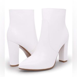 PERFECT NEVER WORN WHITE BOOTIES SIZE 7